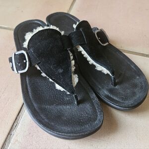 UGG Vessa Sheepskin Thong Sandals